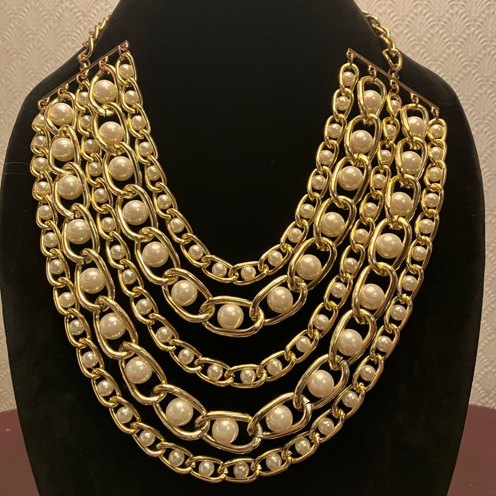 New gorgeous designer pearl and gold necklace